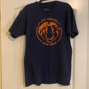 YETI T-shirt Bear Proof Coolers Graphic Tee Medium